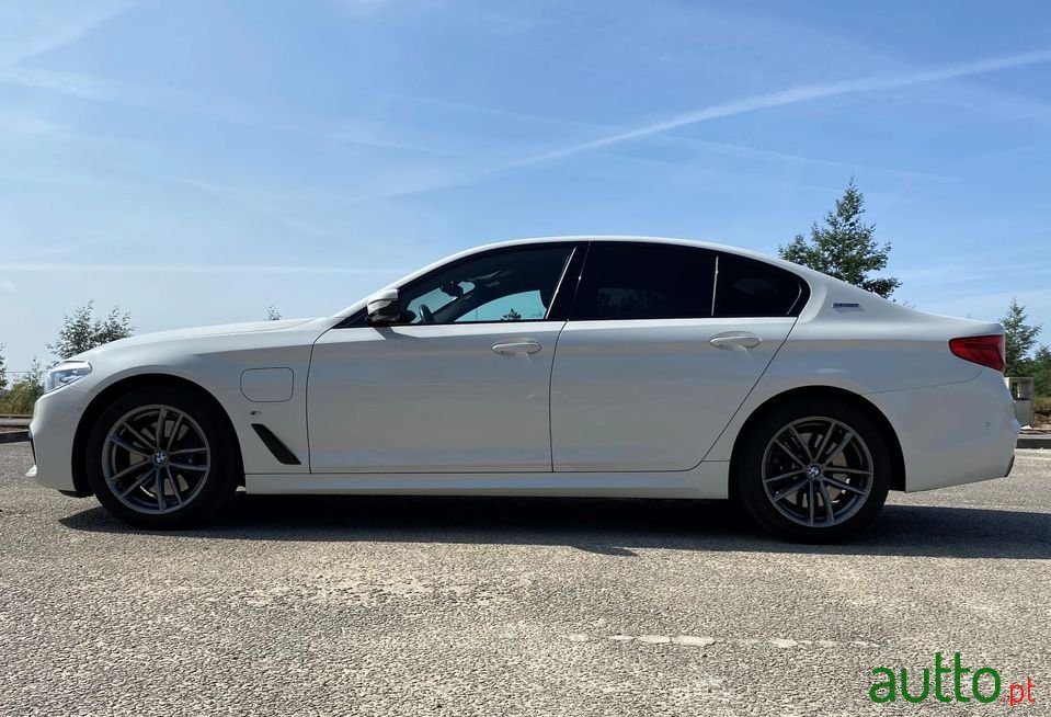 2019' BMW 530 photo #3