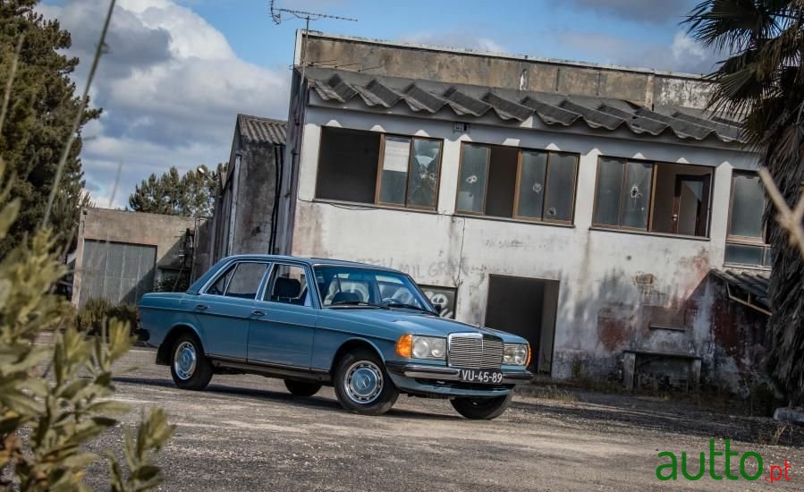 1981' Mercedes-Benz 200 photo #2