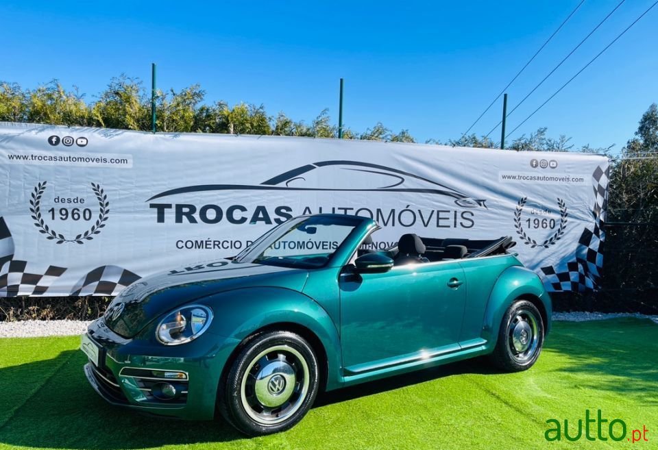 2017' Volkswagen New Beetle photo #1