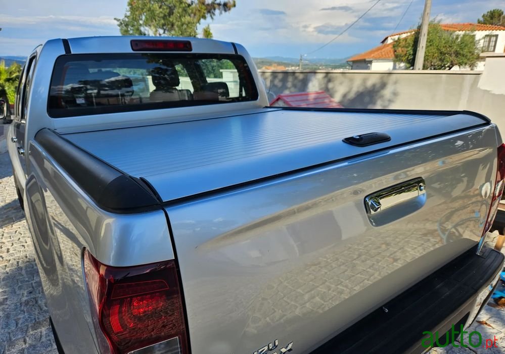 2017' Isuzu D-Max photo #5