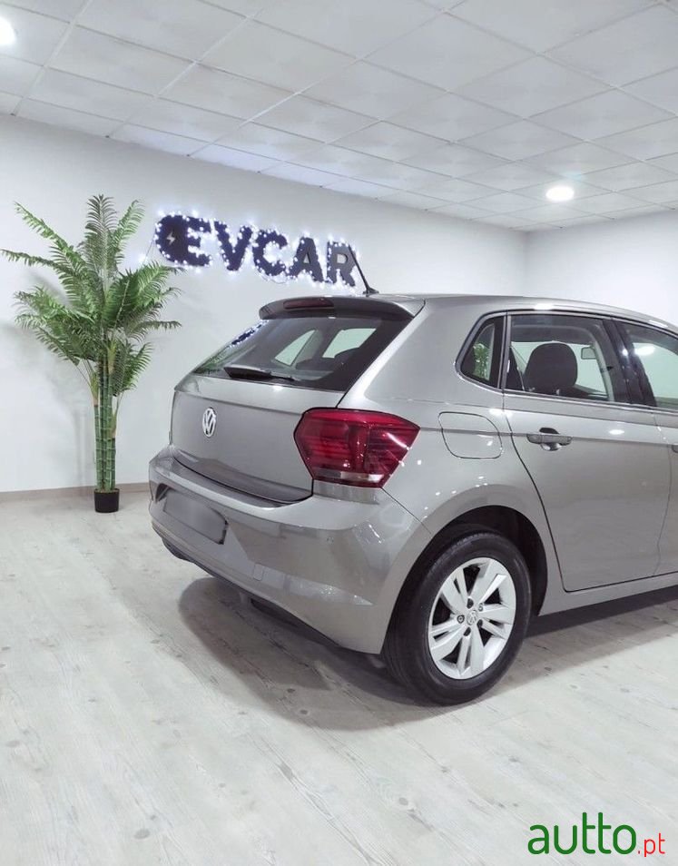 2018' Volkswagen Polo 1.0 Confortline photo #6