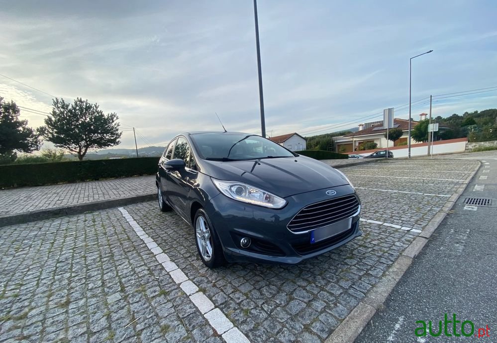 2013' Ford Fiesta photo #2