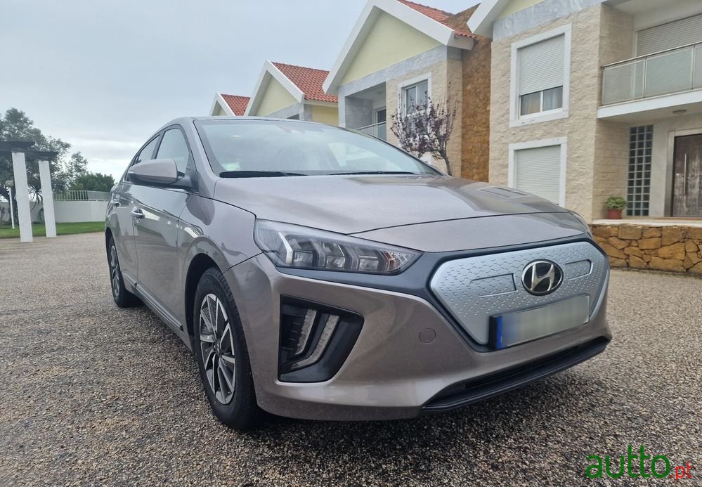 2021' Hyundai Ioniq photo #3