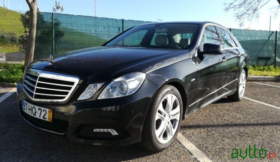 2009' Mercedes-Benz E-250 photo #1