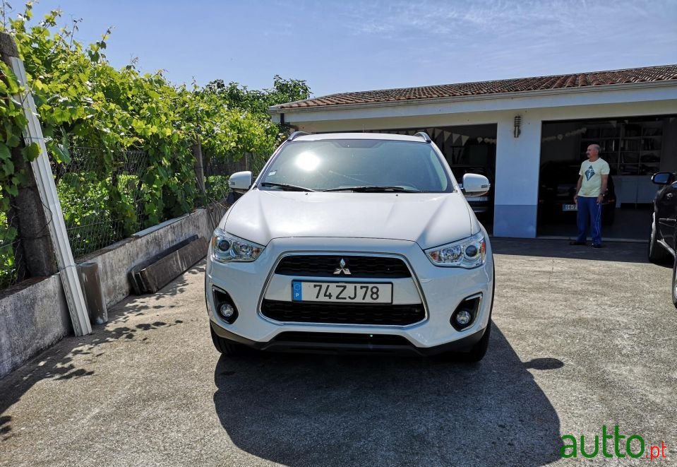2016' Mitsubishi ASX photo #2