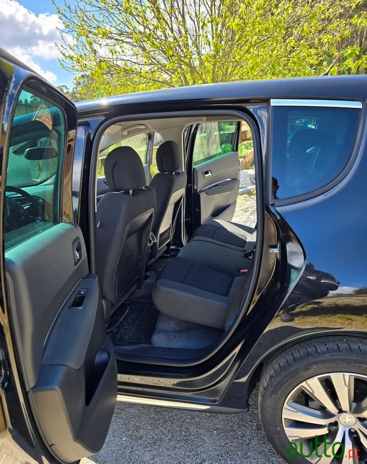 2015' Peugeot 3008 photo #6