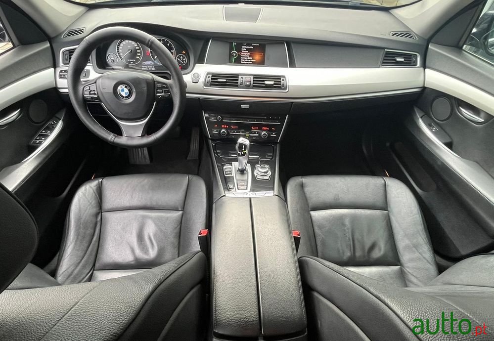 2013' BMW 520 Gran Turismo photo #4