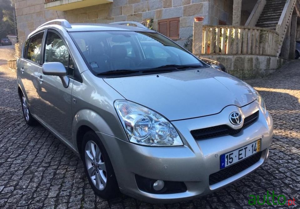 2007' Toyota Corolla Verso photo #1