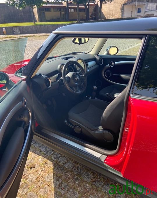 2011' MINI Cooper photo #4