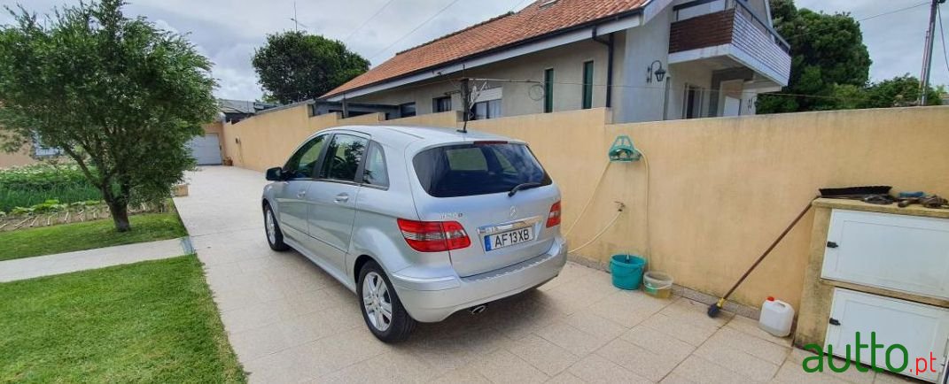 2010' Mercedes-Benz B-200 photo #3