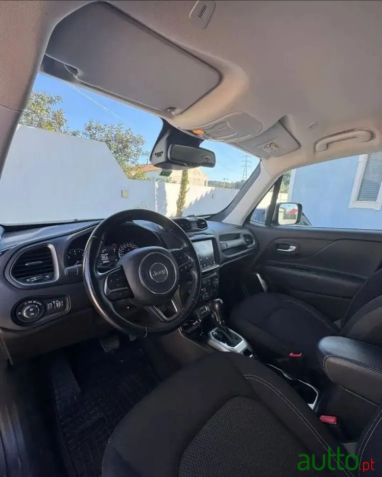 2019' Jeep Renegade photo #6