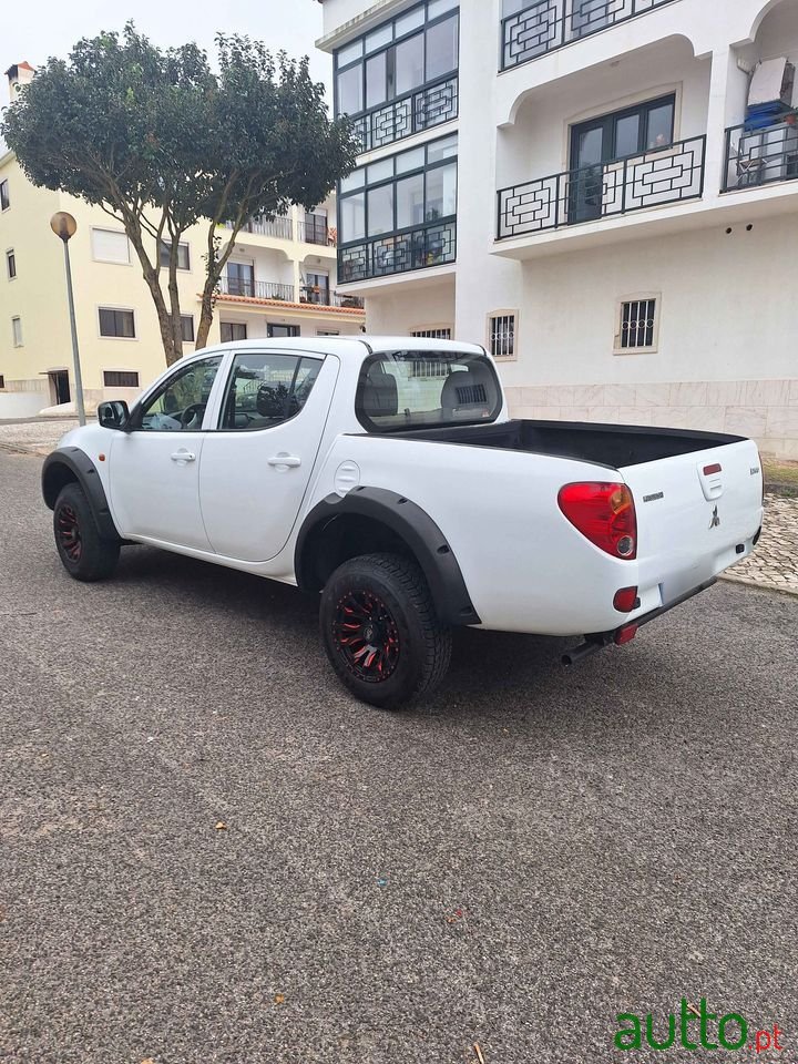 2009' Mitsubishi L 200 photo #5