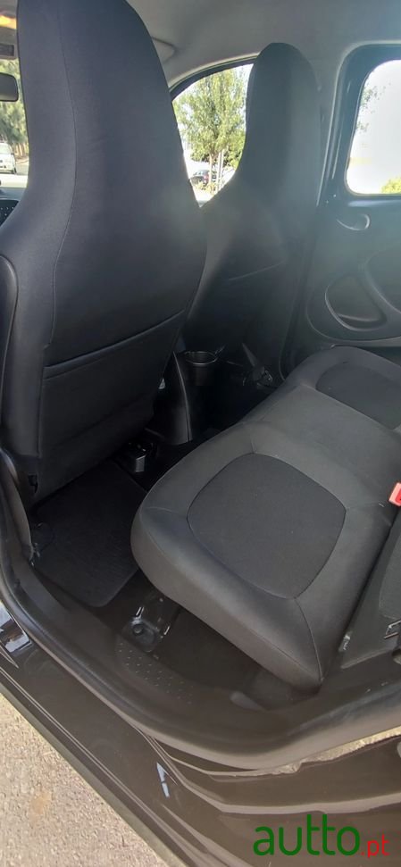 2019' Smart Forfour Electric Drive Passion photo #4