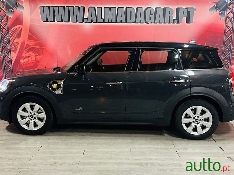 2019' MINI Countryman Cooper Se All4 Auto photo #2