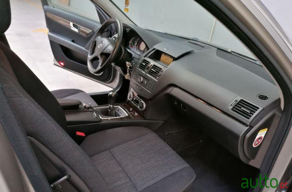2008' Mercedes-Benz C-220 Cdi Elegance photo #3