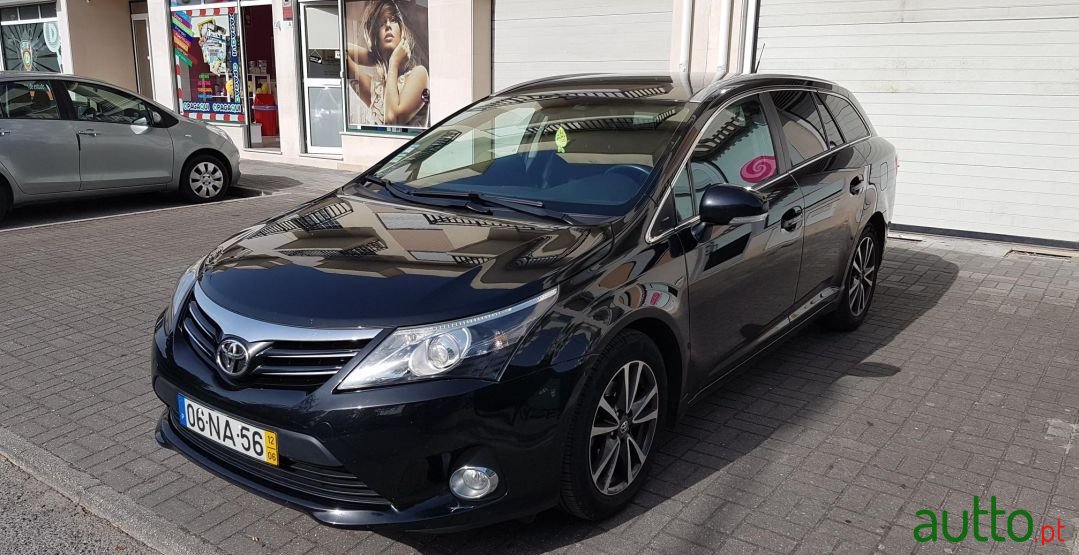 2012' Toyota Avensis photo #1