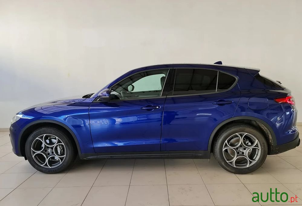 2022' Alfa Romeo Stelvio photo #3