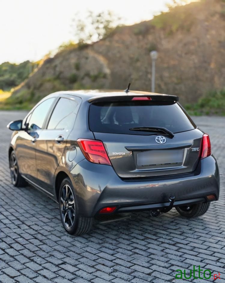 2014' Toyota Yaris photo #2