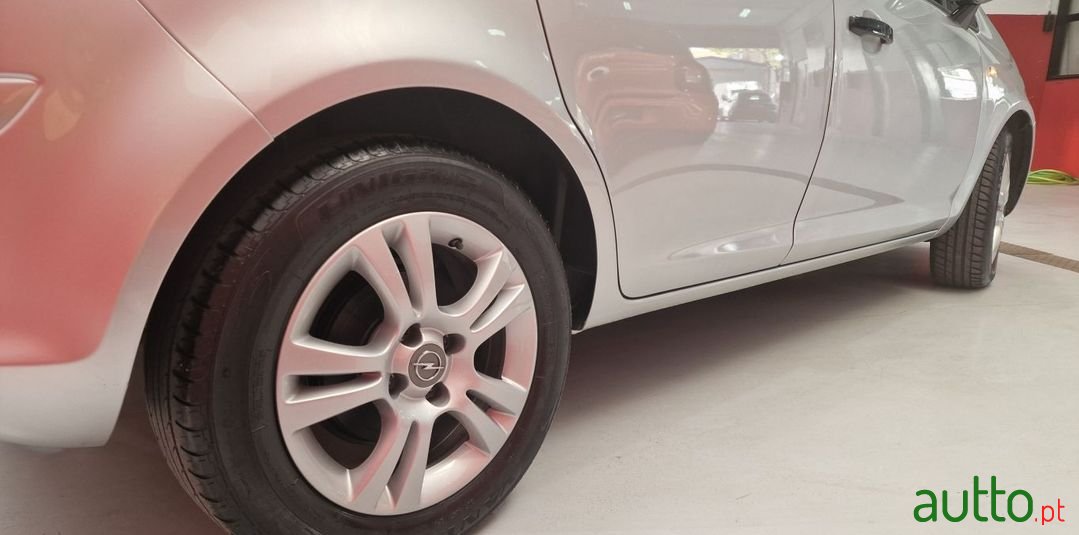 2014' Opel Corsa photo #4