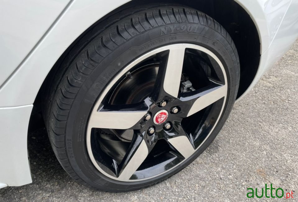 2016' Jaguar Xe photo #6