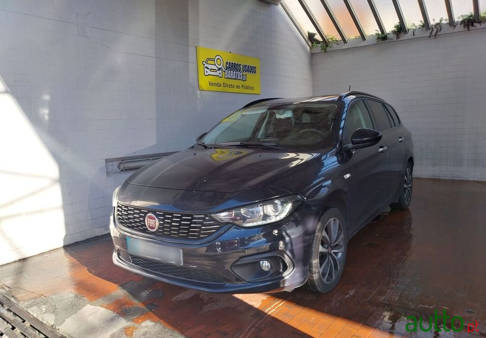 2020' Fiat Tipo Station Wagon photo #1
