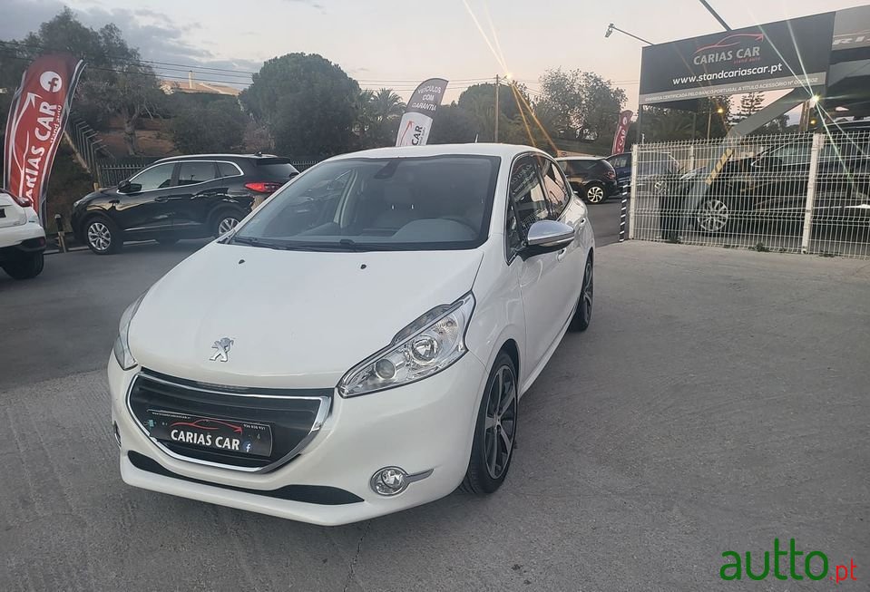 2013' Peugeot 208 photo #1