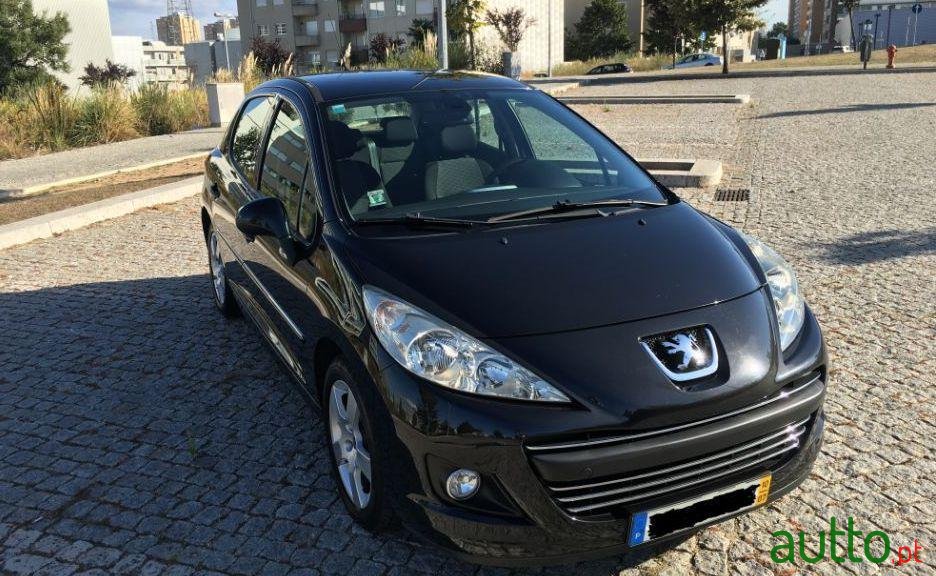 2010' Peugeot 207 1.6 Hdi Sport 92Cv photo #2