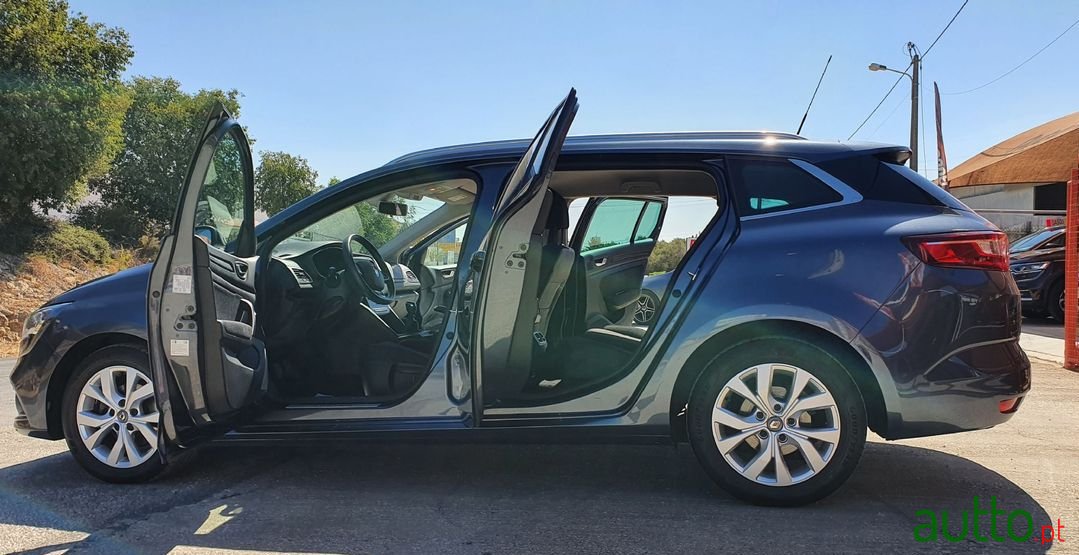 2019' Renault Megane Sport Tourer photo #2