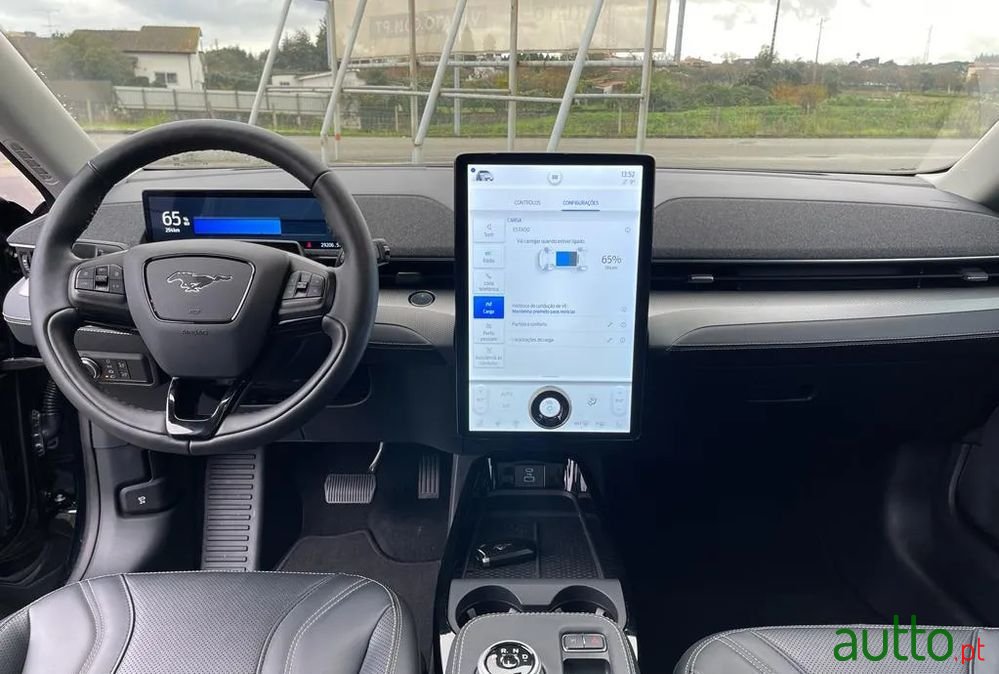 2021' Ford Mustang Mach-E Alargada photo #4