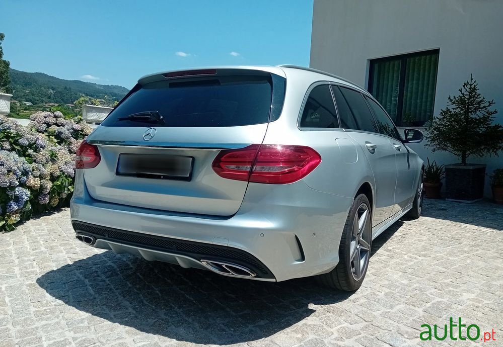 2017' Mercedes-Benz Classe C photo #2