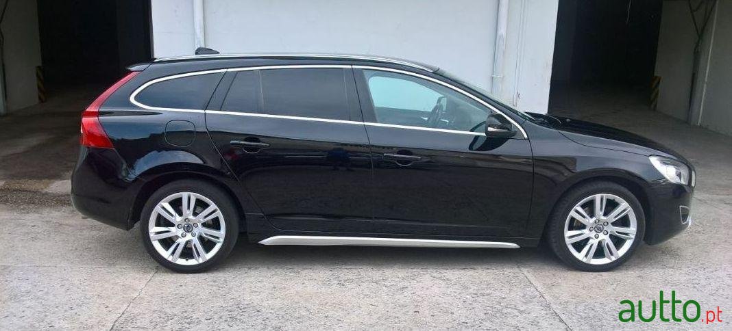 2011' Volvo V60 D5 2.4 205Cv Summum photo #1