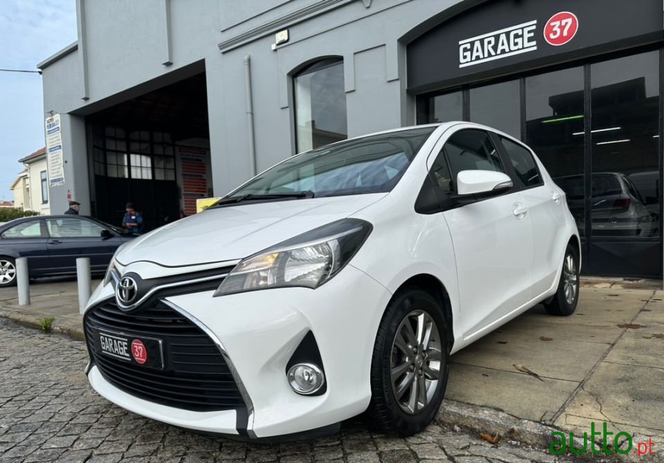2015' Toyota Yaris photo #3