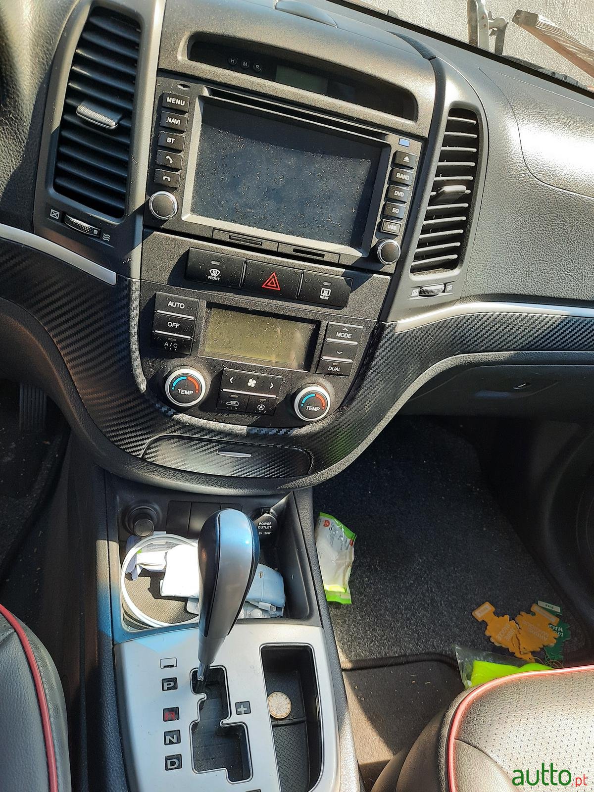 2009' Hyundai Santa Fe photo #4