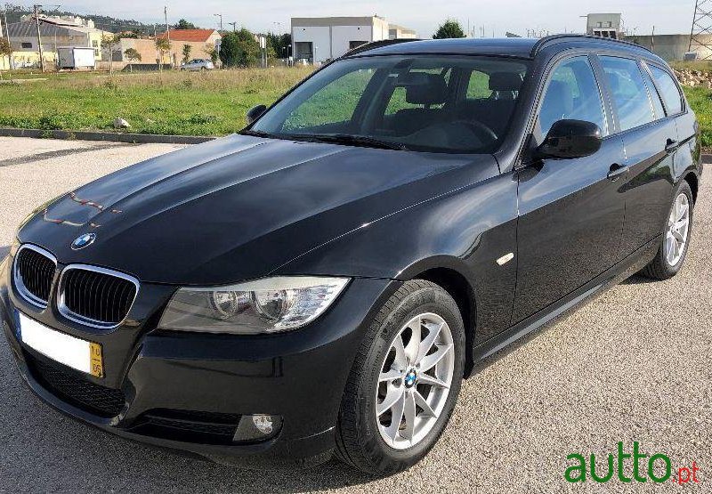 2010' BMW 318 D Touring photo #2