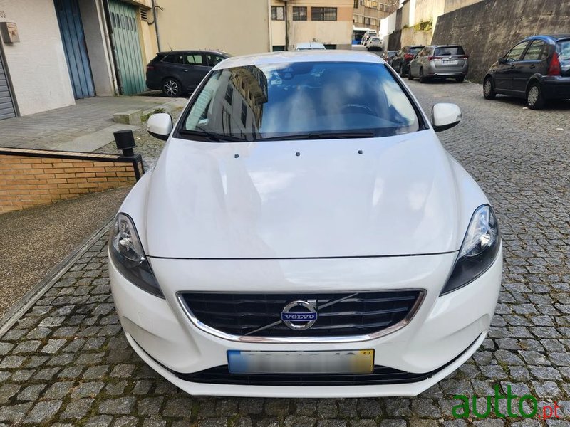 2014' Volvo V40 1.6 D2 Momentum photo #5
