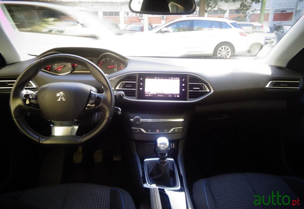 2020' Peugeot 308 Sw photo #2