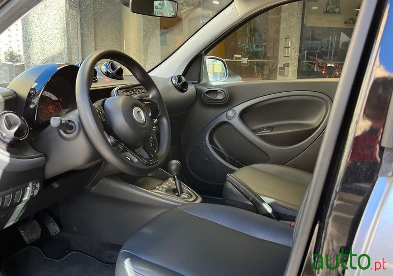 2021' Smart Forfour Electric Drive Passion photo #4