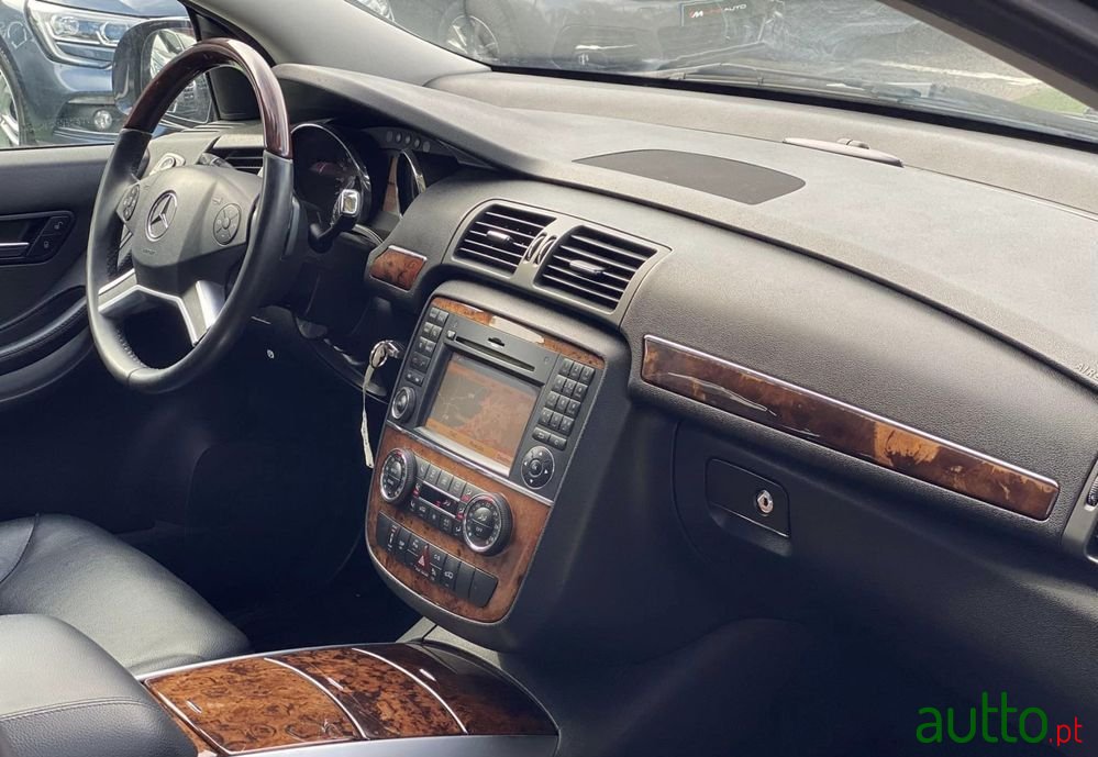 2010' Mercedes-Benz R 350 photo #2