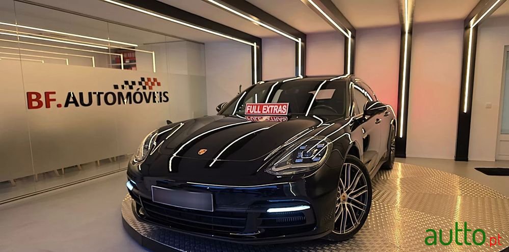 2020' Porsche Panamera 4 E-Hybrid photo #1