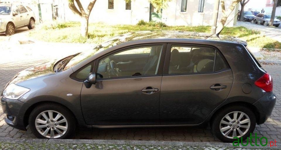 2007' Toyota Auris photo #1