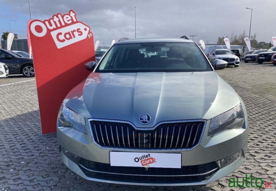 2017' Skoda Superb Break photo #2