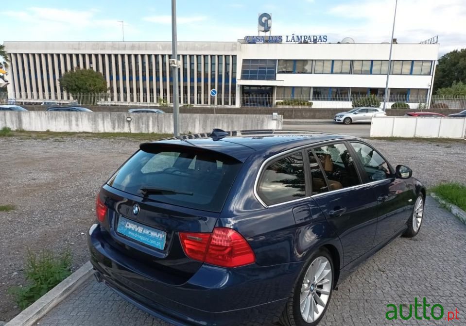 2011' BMW 320 photo #6