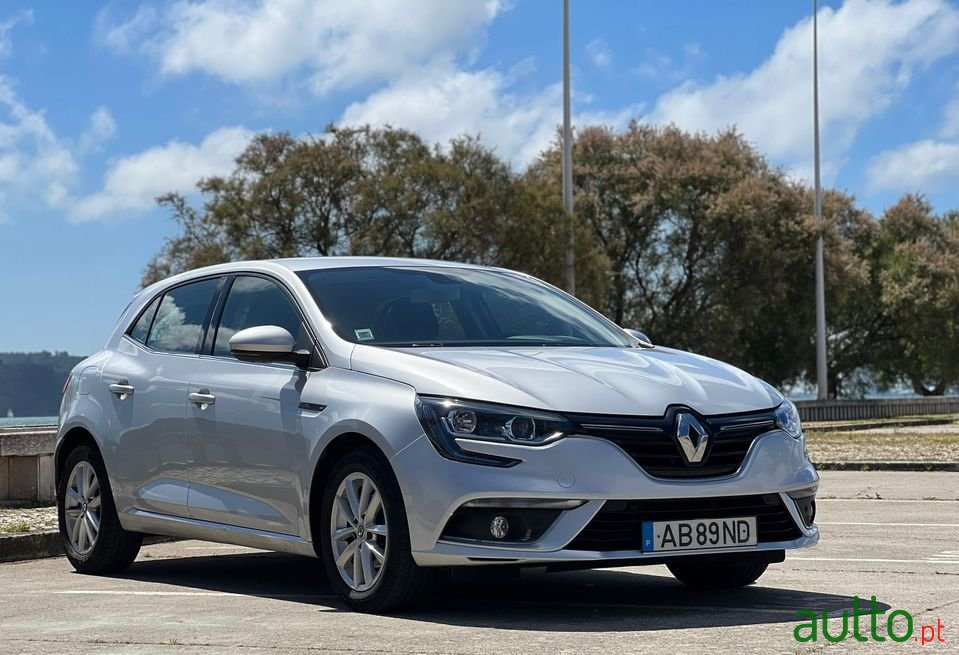 2017' Renault Megane photo #2