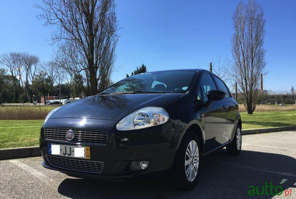 2010' Fiat Grande Punto 1.2 Free J15 photo #1