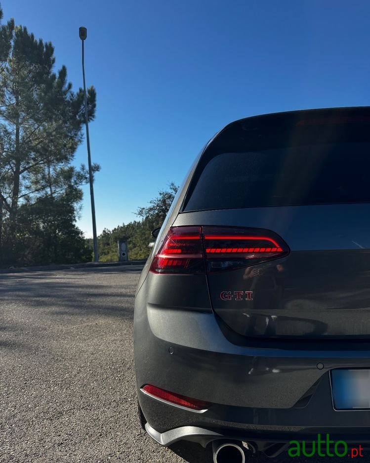 2019' Volkswagen Golf photo #5