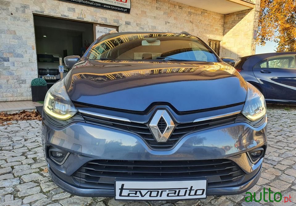 2017' Renault Clio Sport Tourer photo #3