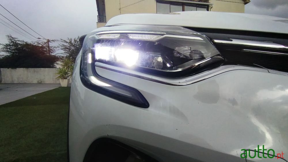 2021' Renault Captur photo #3