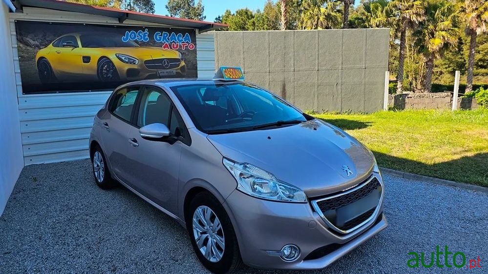 2012' Peugeot 208 82 Vti Active photo #1