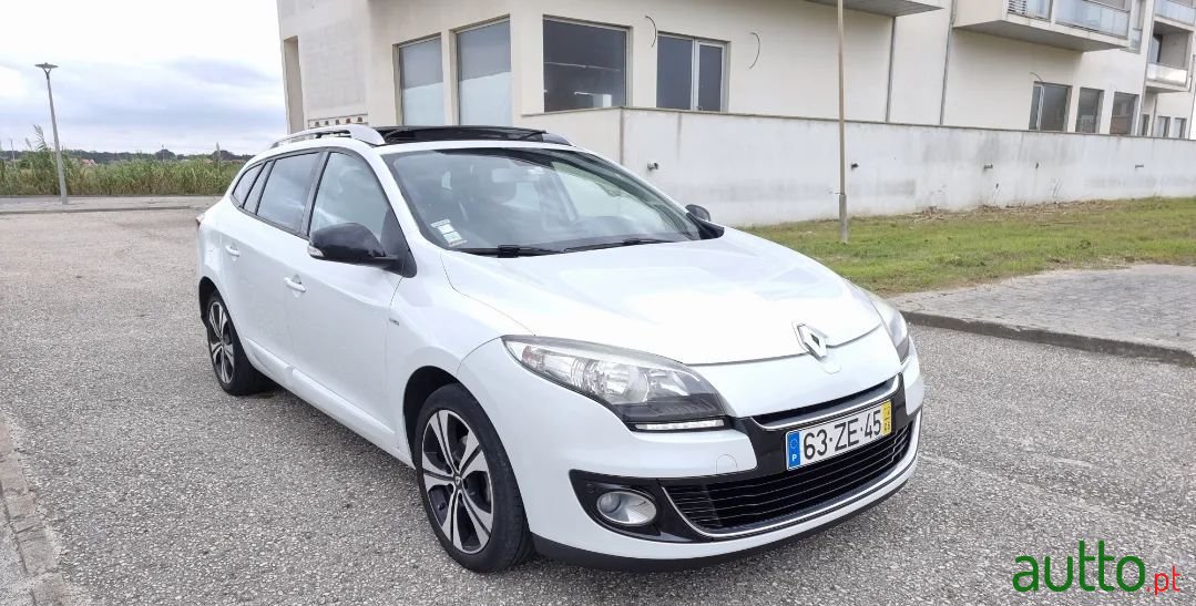 2012' Renault Megane Sport Tourer photo #2