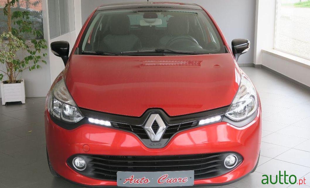 2013' Renault Clio photo #2